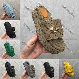 Tasarımcı Terlik Kadınlar Kalın Sole Slaytlar Yüksek Adres Slipper Metal Mektup Dekorasyonu Yeni Renk Şeması Yaz Klasik Sandal