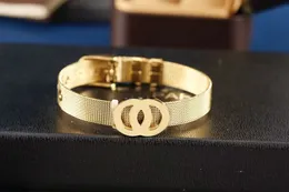 Kvinnliga klassiska armband Titta på kedjestrap Men Watchband Diamonds Letters Armband Titanium Steel Buckle Smycken