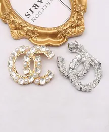 Designer Brooch Brand Letters Diamond Brooches Pin Geometric Luxury Charm Crystal Rhinestone Pearl Pins for Women Clothing Decorat7744482