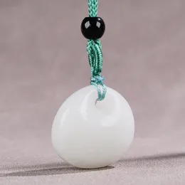 Natürliche weiße Jade-Halskette mit Schloss-Anhänger-Design, niedliche Ketten, zarte Halsketten, hochwertiger Schmuck, Modeschmuck, verzierte Juwelen