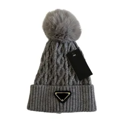 Designer Womens Winter Sticked Woolen Hat Women Chunky Knit tjock varm faux päls pom mössor hattar kvinnliga motorhuven Beanie Skull Caps