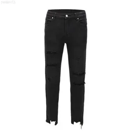 Jeans con piedi elastici slim fit danneggiati dal taglio irregolare di High Street g48r