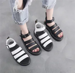 2024 AAA Top Designer Slippers Dr Martteens Sandals для женщин -измир мужской мужчина повседневная мода роскошная классическая плоская кожаная кожаная домашняя пляж Слиплка