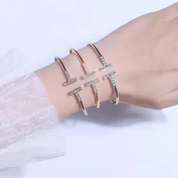 Armbandsdesigner Armband Luxury Designer Armband Alfabetdesign Valentine Gift Noble and Elegant Women Armband