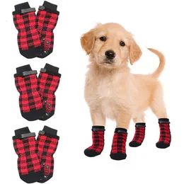 Pet Protective Shoes Anti Slip Dog Socks Grip med remmar Traktionskontroll för inomhus på trägolvslitage PAW Protector Alla hundar 230919