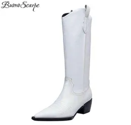 Buono Scarpe Retro Western Cowboy Long Boots 자수 포인트 발가락 신발 여성 가죽 Bota3461644