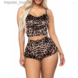 Bras sätter kvinnors sömnkläder leopard underkläder väst kostym V-ringning Slim High midje Suspender Pajamas Lingerie Set Women Shorts and Crop Top Velvet Strap L230919