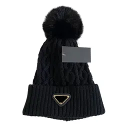 Designer Women Winter Beanies Hats Outdoor Bonnet with Real Raccoon Fur Pompoms Warm Girl Cap Snapback Woman Pompon Skull Caps Beanie Hat