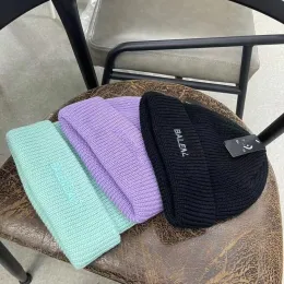 BB Casual Knitted Hats Słodkie kobiety jesień i zima proste ciepłe wełniane czapki zimne pary mody literowe czapki