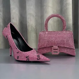 Высочайшее качество Love туфли-лодочки со стразами Свадебные туфли на шпильке Женские туфли на кожаной подошве Острая кепка Дизайнерские модельные туфли Вечерняя свадебная фабричная обувь на каблуке