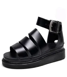 Nouveau cuir véritable femmes sandales de créateur romaines à bout ouvert noir martin sandales décontractées à talons plats chaussures d'été avec boucle taille 35441330781