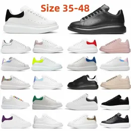 Designer kvinna läder snörning upp män casual skor modeplattform överdimensionerade sneakers vita svarta män kvinnor lyx sammet mocka sko chiiwf#