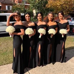 2023 Black Mermaid Bridesmaid Dresses Off Shoulder Side Split Sweep Train Pleats Garden Country Wedding Guest Evening Gowns Maid of Honor Dress Gown