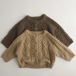 Cardigan barnkläder enstaka bröstflickor tröja kort stil pojke cardigans stickad tröja 1-6y vår höst koreansk styletwistkläder 230919