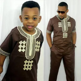 Afrikanska barn kläder Africa Kid Boy Dashiki skjortor passar två 2 -stycken set barn outfit sommar riche bazin topp byxa sets224p