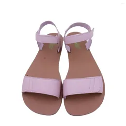サンダルティプエト2023夏の裸足の革のフラットミニマリストのソフトソールと女性の靴のためのフラット