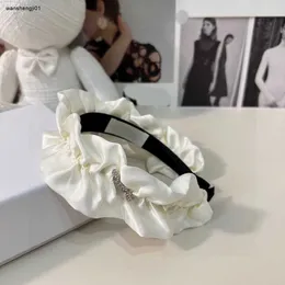 23ss designer mulheres headbands plissado laço design menina headwear diamante incrustado logotipo decoração jóias de cabelo incluindo caixa presentes de feriado