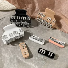 Moda marka renkli saç kelepçeleri sevimli kız pembe rhinestone saç klip tasarımcısı aşk saçjewelry sonbahar kadınlar metal köpekbalığı saç bar barrette cadılar bayramı hediye başlık