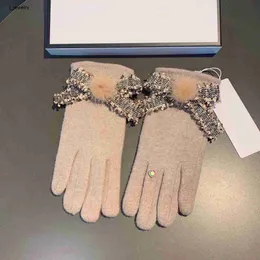 Дизайнерские перчатки с пятью пальцами для девочек, перчатки для женщин, ромбовидные украшения в форме сердца, варежки, зимний теплый подарок, включая фирменную коробку