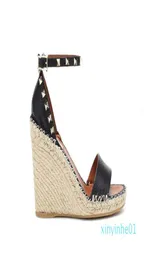 Zapatos de diseñador de lujo para mujer Sandalia Sandalias de cuña de cuero de piel de becerro Vestido de fiesta de boda para dama Bombas de tacón alto Estilo de verano VB213603307