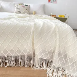 毛布ボネンジョイホワイトカラーニットブランケットノルディックプレーンベッド装飾的な糸Tassel Mantas de Cama Invierno Sofa Plaids 230920