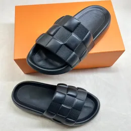 2023 Nya ankomster Designers Sandaler Män Kvinnor Flip Flops Gear Bottoms Beach Shoes Loafers Fashion Classic Floral Brocade Slides Flats Lädergummivärmor