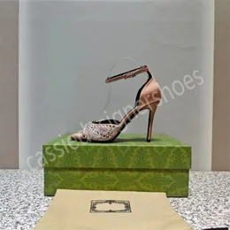 Strass Mulheres Sandálias Marca de Moda Mulheres Couro Redondo Peep Toe Sapatos de Verão Designer Senhoras Preto Stiletto Pista Vestido de Festa Salto Alto Novo Calçado