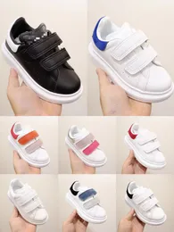 Småbarn Boy Shoe White Color Kids Fashion Sport Run Sneakers äkta läder baby flickor rosa utomhusfotbollsskor