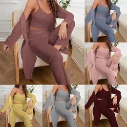 Pyjamas tre stycken uppsättning populärt i europeiska och amerikanska kvinnors sömn Nya våren och hösten Suspender Pants Home Clothing Set