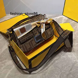 Akşam çantaları çanta yüksek kaliteli tasarımcı çantalar moda nakış crossbody kadınlar deri çanta vintage çanta orijinal harfler totes kahverengi bayanlar vaka 7u8n