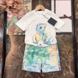 Babykläder Kid Designer Set Girl Boy T Shirt Set Kids Clothes Luxury Summer Shorts Sleeve With Letters Bear Graffiti Storlek 90-160