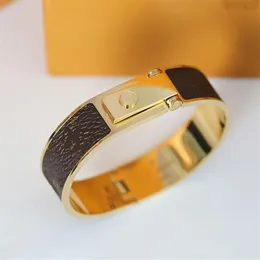 Luxury Designer Jewelry Women Leather Bracelet with Heart Lock Hardware Charm PU Bracelets Four Leaf Flower Pattern Gold Bag Penda258W