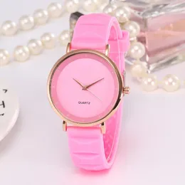 Armbanduhren Niedliche rosa Uhren Frauen Mode Gelee Silikon Süßigkeiten Casual Mädchen Quarz Relogio Masculino Uhren Dama