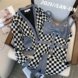 Tvådelad klänning Autumn Suit Womens Retro Black and White Plaid Coat Bow Suspender kjol Classic Style Twopiece Set 230920