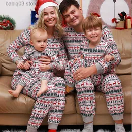 Familjsmatchande kläder Julpyjamas Set Couples Family Matching Xmas PJS Mother Kids Mamma Daughter Child Daddy Son Långärm tryckt 2023 Ny T230921