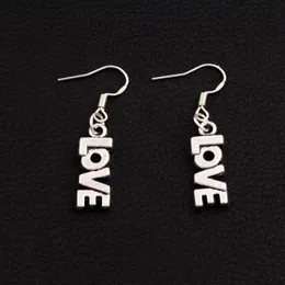 Orecchini con lettera LOVE in argento 925 con gancio per orecchio di pesce 50 paia / lotto Lampadario in argento antico E921 7 8x38mm220C