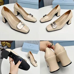 Neue Luxus-Kleiderschuhe für Damen, Einzelschuhe, Lederabsätze, elegante Mode, High Heels für die tägliche Arbeit, bequeme Abendschuhe, Blockabsatz mit Logo-Schaffellfutter