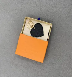 Moda tasarımcı anahtarlık el yapımı pu deri kalp desen araba anahtarlık çanta cazibesi asılı dekorasyon kolye aksesuarları Damier 1745102