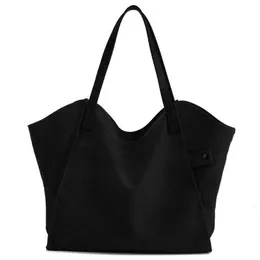 Duffelväskor 2 färger ryggsäck Casual 20 L utomhusstil Kvinnor Sportväska Högkvalitativ Vacker Crossbody Handväskor Gym 230920