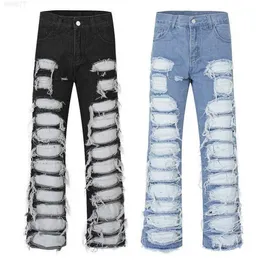Старые прямые джинсы с повреждённой заплаткой, которую кот должен постирать на улице Хай-стрит700 руб.