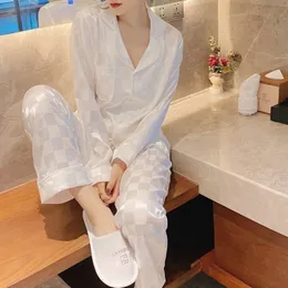 Kvinnor Sleepwear Jacquard Plaid Silk Pyjamas Set for Women LongSleeved Highgrad Ice kan bäras utanför hemkläder 230921