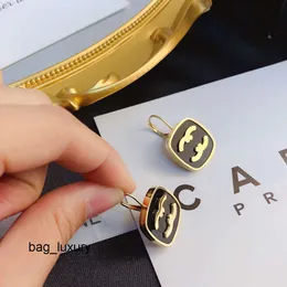 Kolczyki z kolczykami uroku złoto plisowane kolczyki marka mody biżuteria runda projekt dla kobiet akcesoria na przyjęcie weselne Wybrane