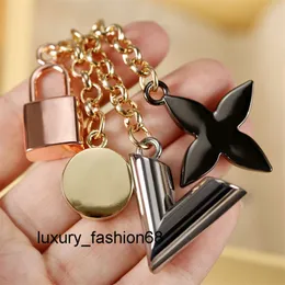 Keychains top & Lanyards Designer Keychains Luxury Men Car Key Chain Women Fashion Bags Lovers Keyrings Golden Buckle Chains Letters Lock Keychain