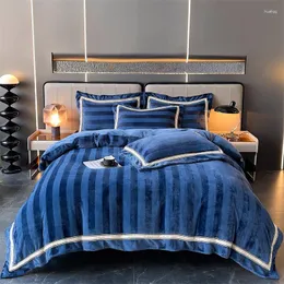 Set di biancheria da letto Set copripiumino in pile di velluto jacquard a righe Tinta unita Trapunta morbida e calda Lenzuolo Federe con angoli