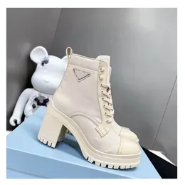 Botas de grife Botas de tornozelo Moda clássico de luxo feminino deslizamento em bolsos de couro fosco de cabeça para baixo botas de pele de bezerro de marca preto bege