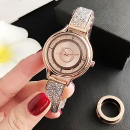 2023 Pan Brand Nya lyxklockor för kvinnor Lady Girls Crystal Armband Steel Steel Metal Band Quartz Write Watch Hot Sale gratis fraktverksamhet