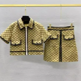 Kvinnors tvådelar Dress Casual Suits Letters Luxury Designer Woman Jacket Coats For Women Short Sleeve Zipper Jacket Cool Girls Streetwear Designer Set
