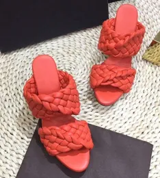 Den senaste sandalklassiska kvinnliga sandlädervävningen bästsäljande avtalbara sommarklänningskor sexig toffel