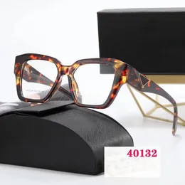 Topp lyxiga solglasögon Polaroid Lens Designer Womens Mens Goggle Senior Eyewear For Women Eyeglasses Frame Vintage Metal Sun Glasses With Box Leopard PT 40132