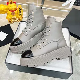 Designer Women Ankle Boots Lace-Up Platform Boots Motorcykel Classic äkta vinter Snow Leather Boot Shoe With Box No464